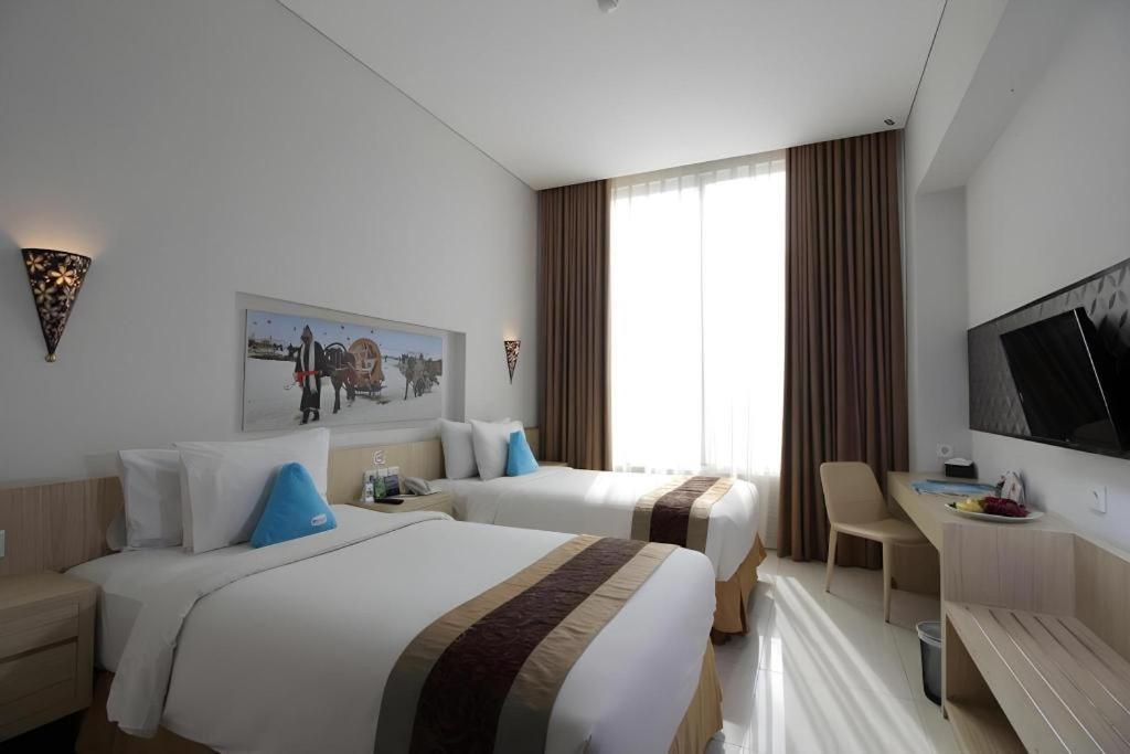 Megaland Hotel Solo Экстерьер фото