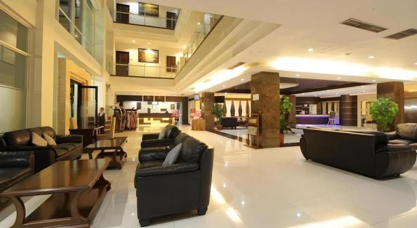 Megaland Hotel Solo Экстерьер фото