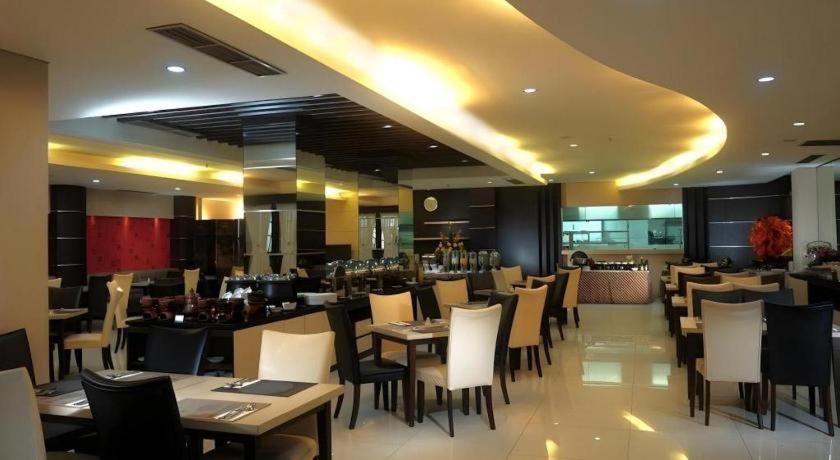 Megaland Hotel Solo Экстерьер фото
