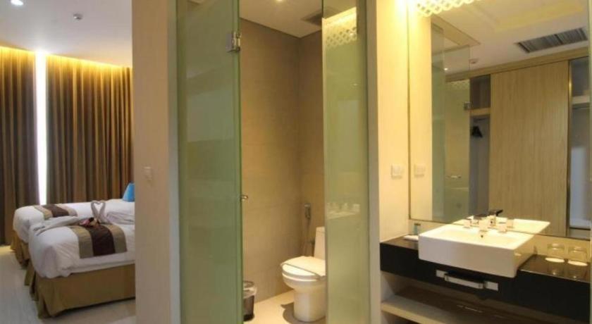 Megaland Hotel Solo Экстерьер фото